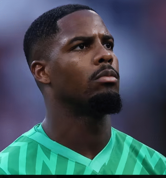 Mike Maignan to Manchester United?