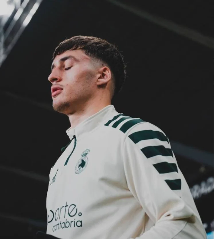 Manchester United Turn Focus to Racing Santander's Jorge Salinas as Lewis Hall Alternative